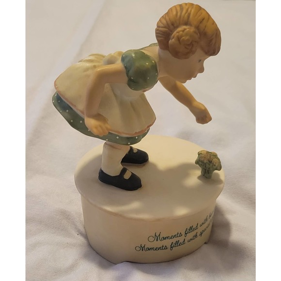 Vintage 1983 Hallmark Music Box - Picture 3 of 8